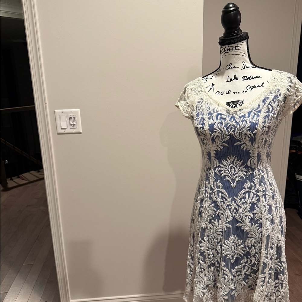 Nanette Lepore White and Cream Sheath Dress with Cap Sleeves